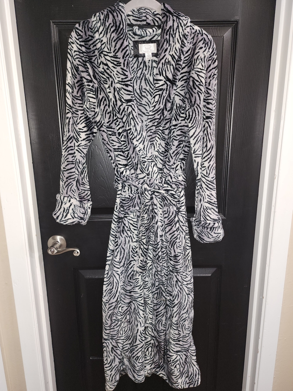 Oscar de la Renta Black & White Zebra-Print Robe